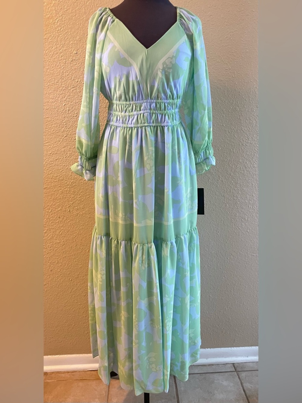 Taylor Chiffon Pastel Mint & Lilac Floral V-Neck Maxi Dress Long Sleeve Size 4 - Picture 2 of 14